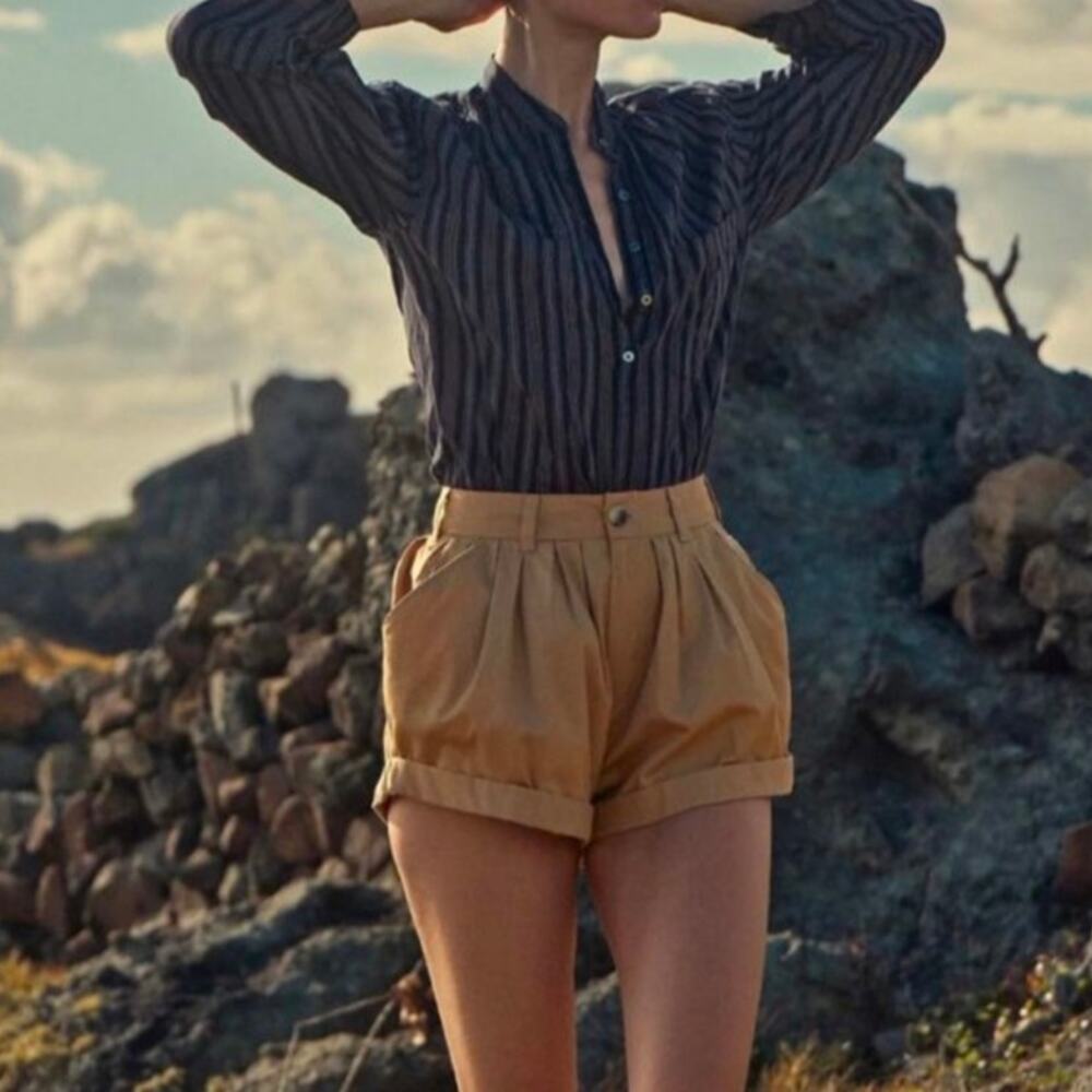 Doen High-Waist Pleated Shorts in Camel - Picture 1 of 9